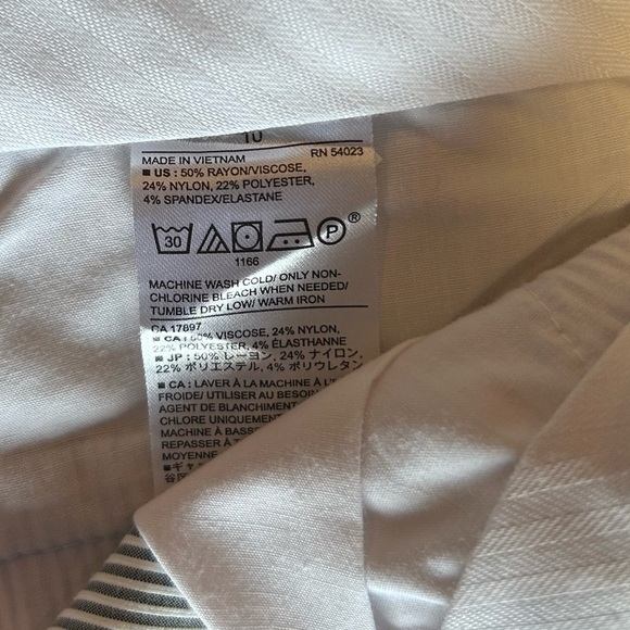 Banana Republic lightweight striped shorts 10 - Picture 4 of 7